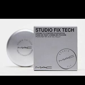 New Mac studio Fix Tech cream to powder foundation NC20